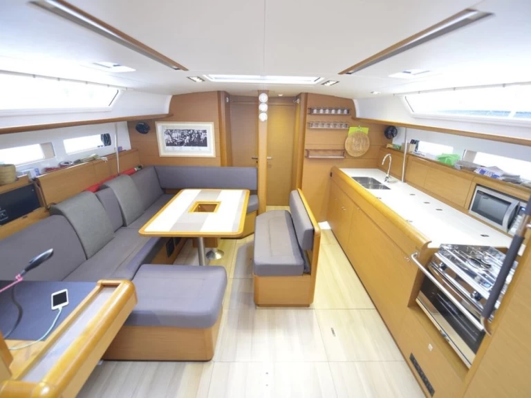 Alquiler de Velero, con o sin patrón Jeanneau Cecina