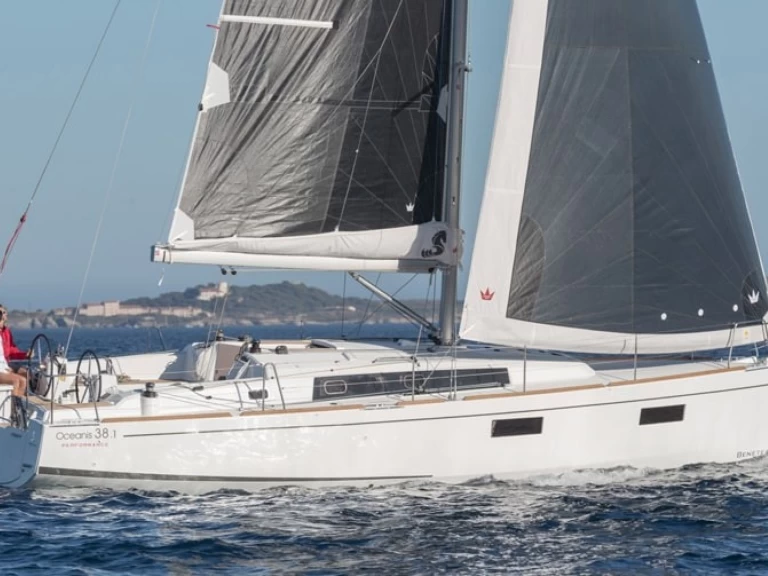 Alquiler Pula - Bénéteau Oceanis 38.1 en SamBoat