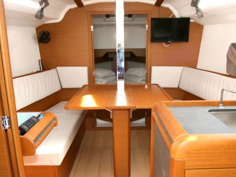 Alquiler de Jeanneau Sun Odyssey 349 en Punat