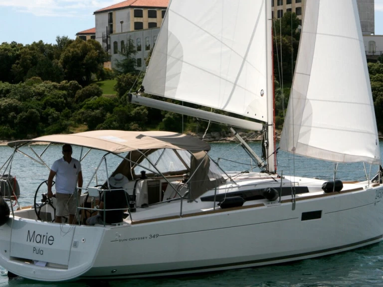 Alquiler de embarcaciones Jeanneau Sun Odyssey 349 enPula en Samboat