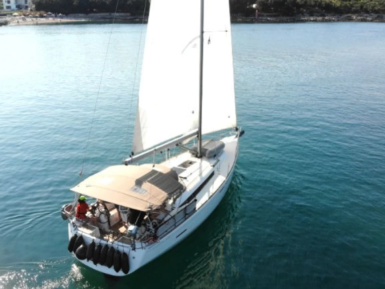 Jeanneau Sun Odyssey 419 de alquiler a Pula