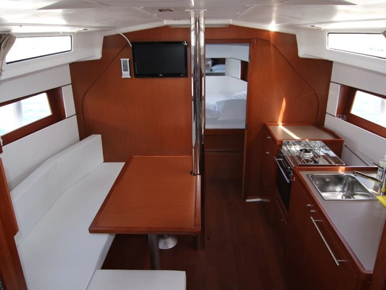 Bénéteau Oceanis 38 de alquiler a Sukošan