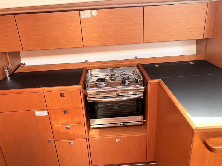 Alquiler de Velero, con o sin patrón Bavaria Álimos