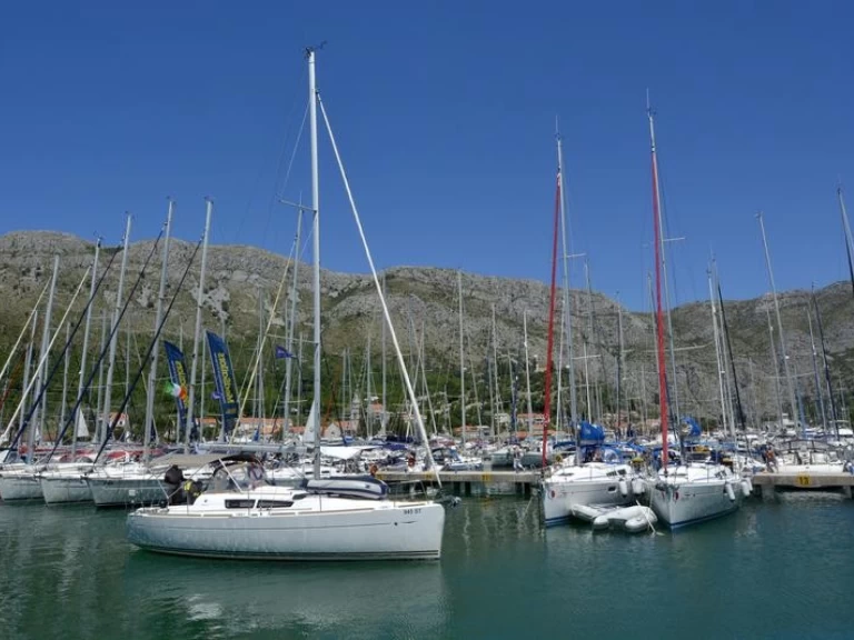 Alquiler de barcos Komolac barato de Sun Odyssey 33i