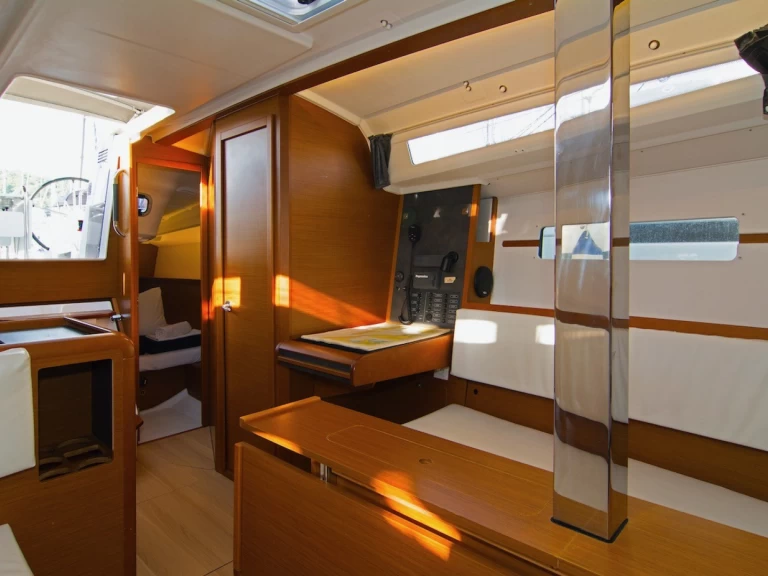 Alquiler de embarcaciones Jeanneau Sun Odyssey 349 enSplit en Samboat