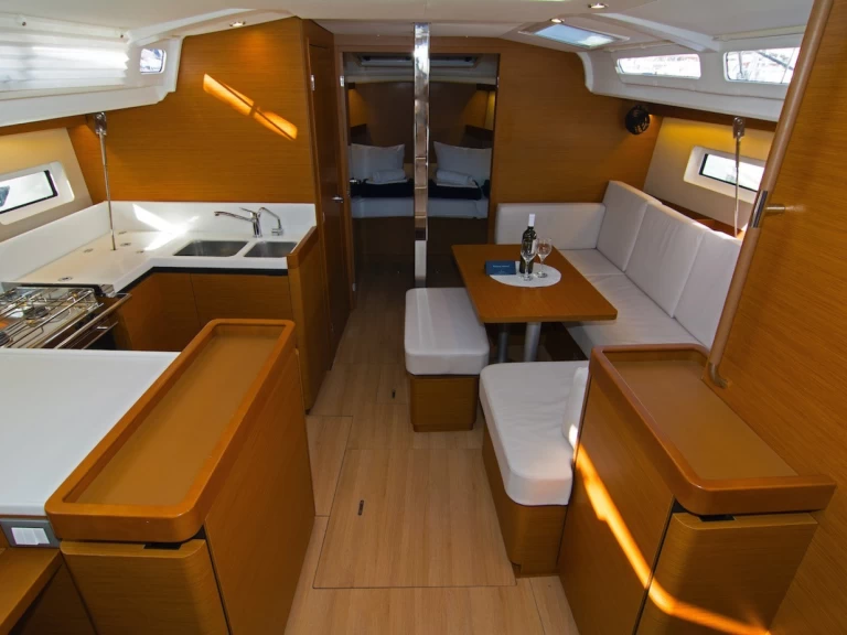 Alquiler de embarcaciones Jeanneau Sun Odyssey 440 enSplit en Samboat