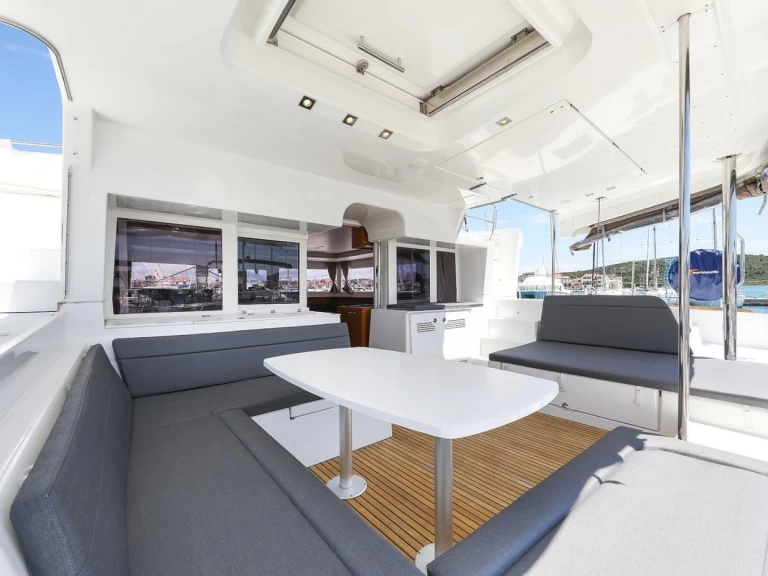 Alquiler de barcos Pirovac barato de Lagoon 450