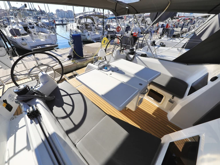 Alquiler Velero Jeanneau con o sin  título de navegación