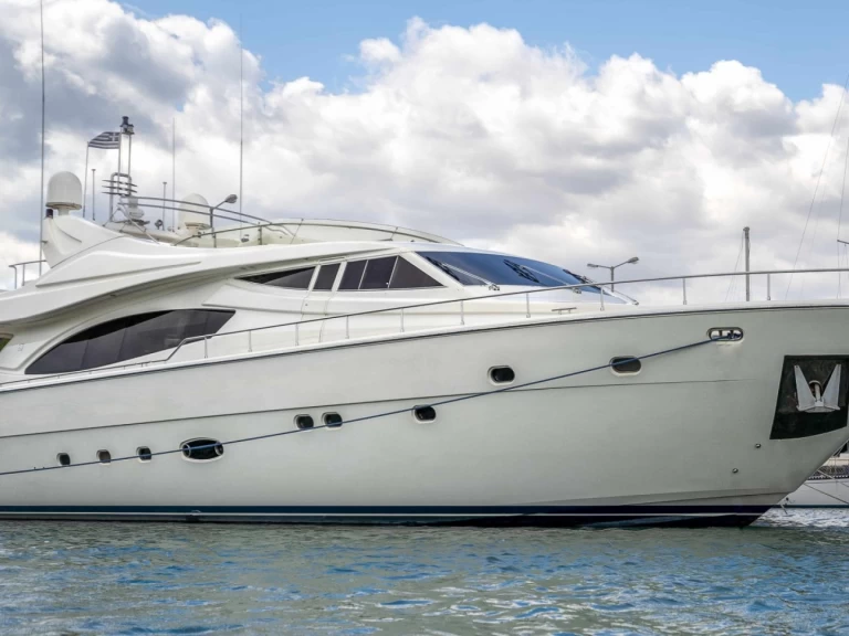 Alquiler de Ferretti Ferretti 880 en Ellinikó