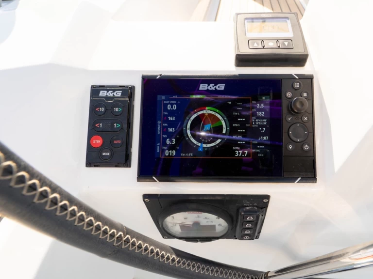 Velero para alquilar Šibenik al mejor precio