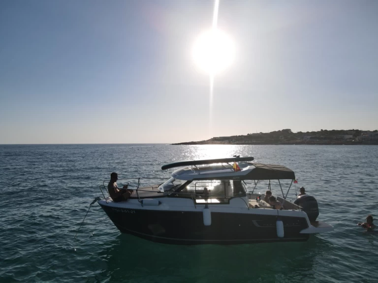 Alquiler de embarcaciones Jeanneau Merry Fisher 695 enEl Toro en Samboat