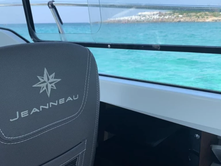 Jeanneau Merry Fisher 695 de alquiler a El Toro