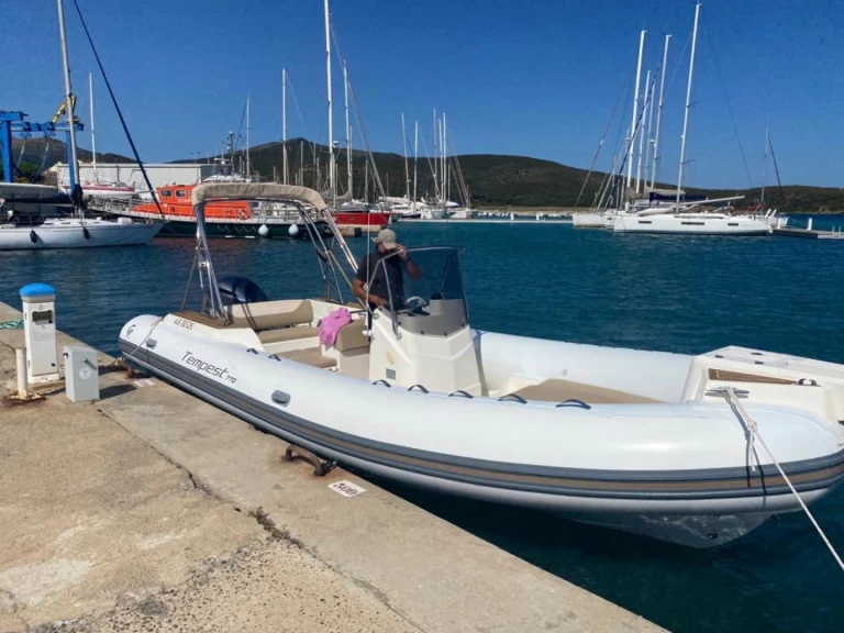 Alquiler Neumática Capelli con o sin  título de navegación