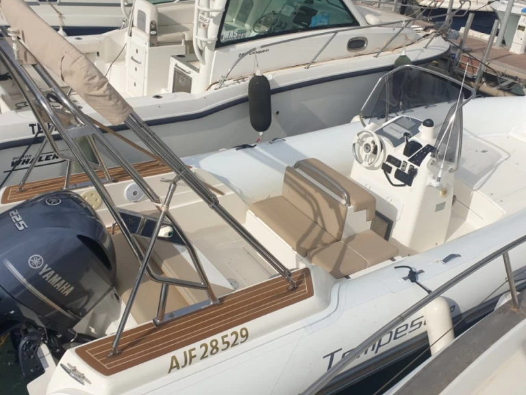 Capelli Tempest 770 Sun de alquiler a Saint-Aygulf