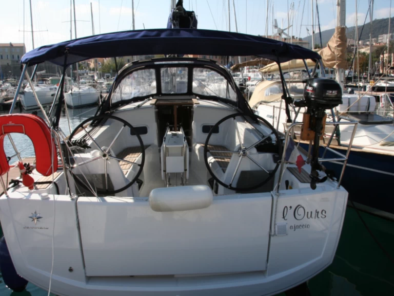 Alquiler de embarcaciones Jeanneau Sun Odyssey 349 enAjaccio en Samboat