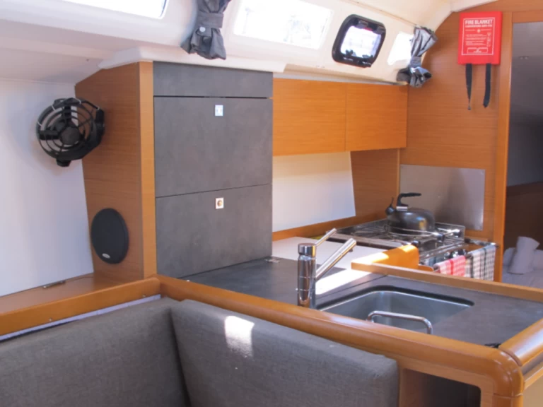 Alquiler Velero Jeanneau con o sin  título de navegación