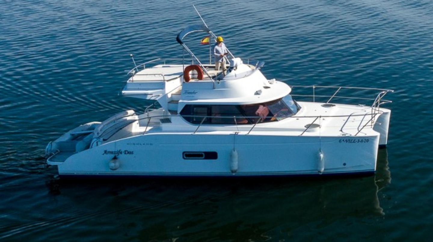 ALQUILER CATAMARAN A MOTOR HIGLHAND 35