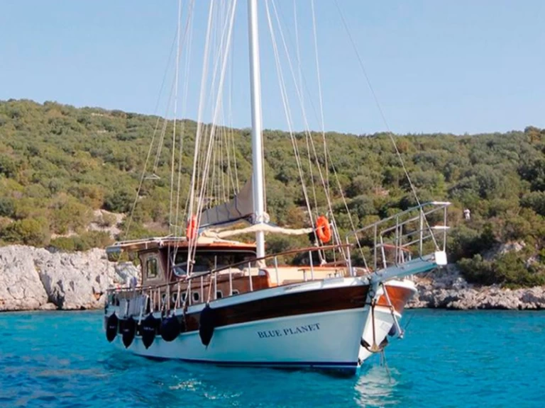 Alquiler Velero Custom Made con o sin  título de navegación