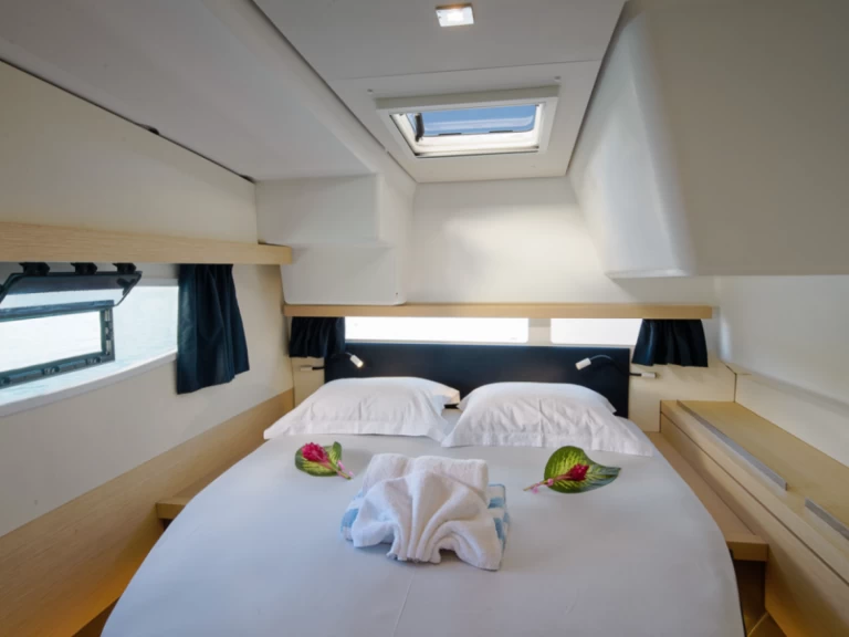 Alquiler de Catamarán, con o sin patrón Fountaine Pajot Raiatea