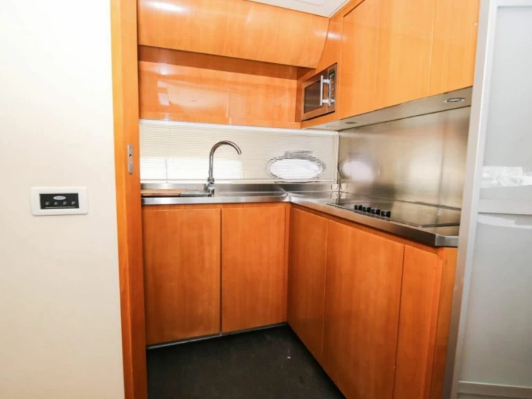 Alquiler Yate de lujo Pershing con o sin  título de navegación