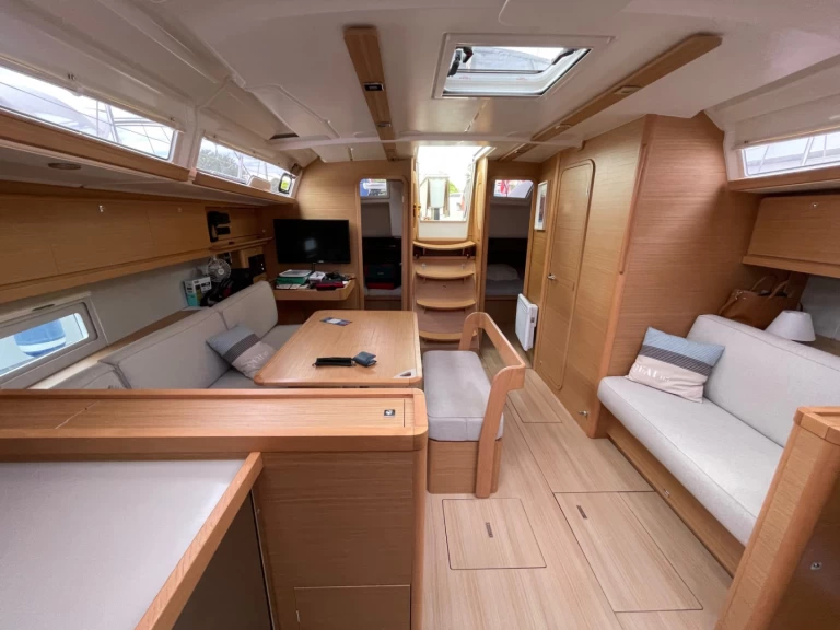 Alquiler de barcos Port-Camargue barato de Dufour 430