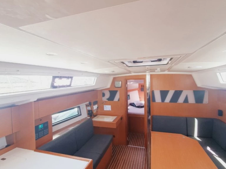 Alquiler de barcos Pula barato de Bavaria C42