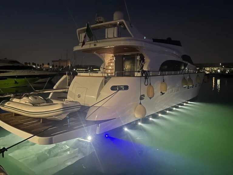 Benetti Benetti 72 de alquiler a Salerno