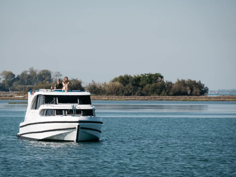 Alquiler de embarcaciones Houseboat Holidays Italia Minuetto 6+ enCasale sul Sile en Samboat