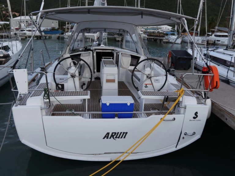 Alquiler de Bénéteau Oceanis 38.1 en Road Town