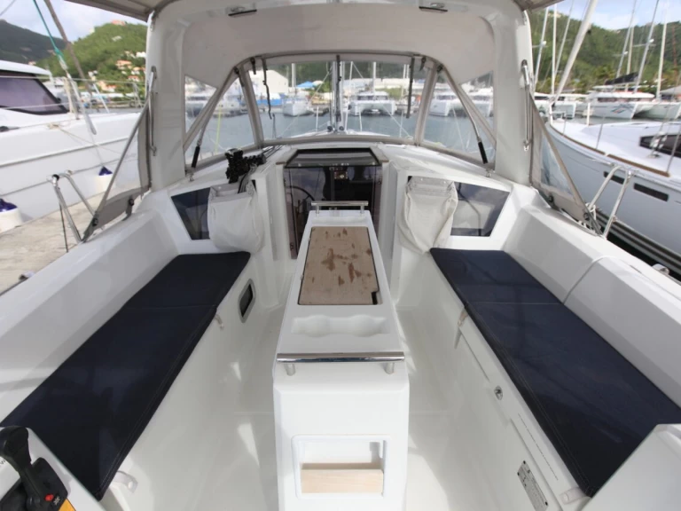 Alquiler de Bénéteau Oceanis 35.1 en Road Town