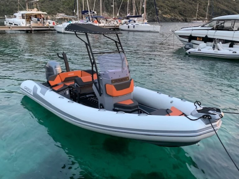 Grand Boats Drive D600 Lux de alquiler a Bormes-les-Mimosas