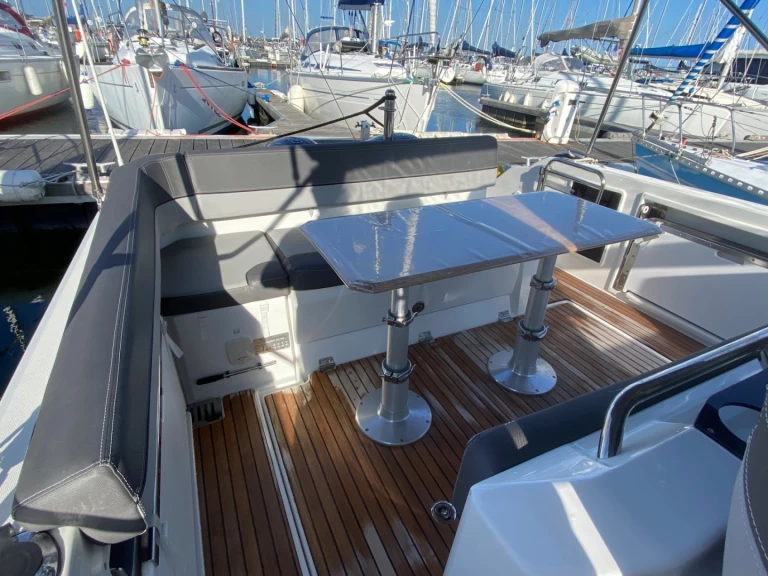 Alquiler Lancha Jeanneau con o sin  título de navegación