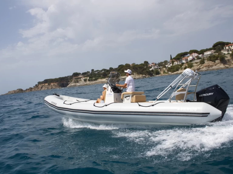 Alquiler de Bombard Sunrider 700 en Playa de Aro