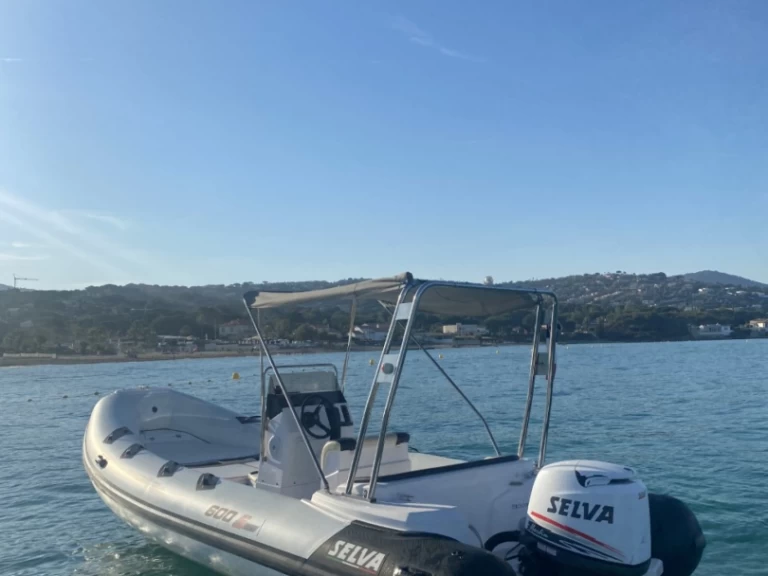 Alquiler de Selva Selva D600 S Line en Les Issambres