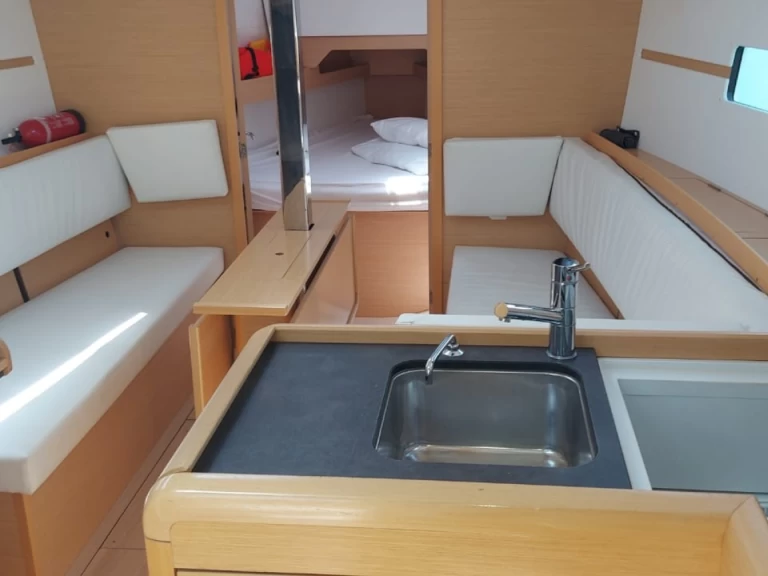 Alquiler de barcos Furnari barato de Jeanneau Sun Odissey 349