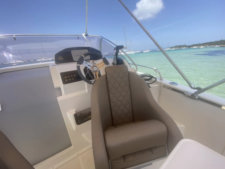 Alquiler de barcos Hyères barato de Pacific Craft 700 SC