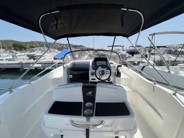 Alquiler de embarcaciones Karnic SL 602 enLes Issambres en Samboat