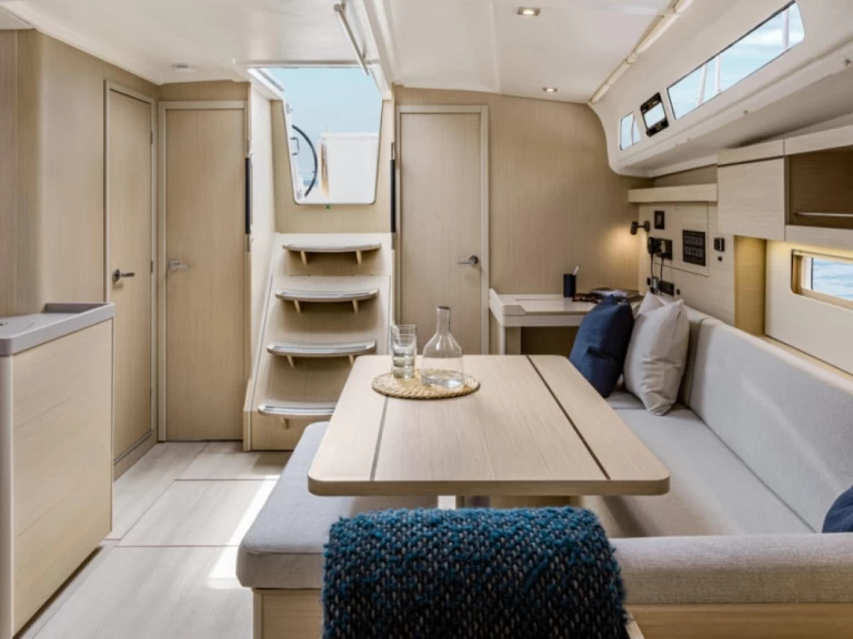 Alquiler de OCEANIS 40.1 OCEANIS 40.1 en Le Marin