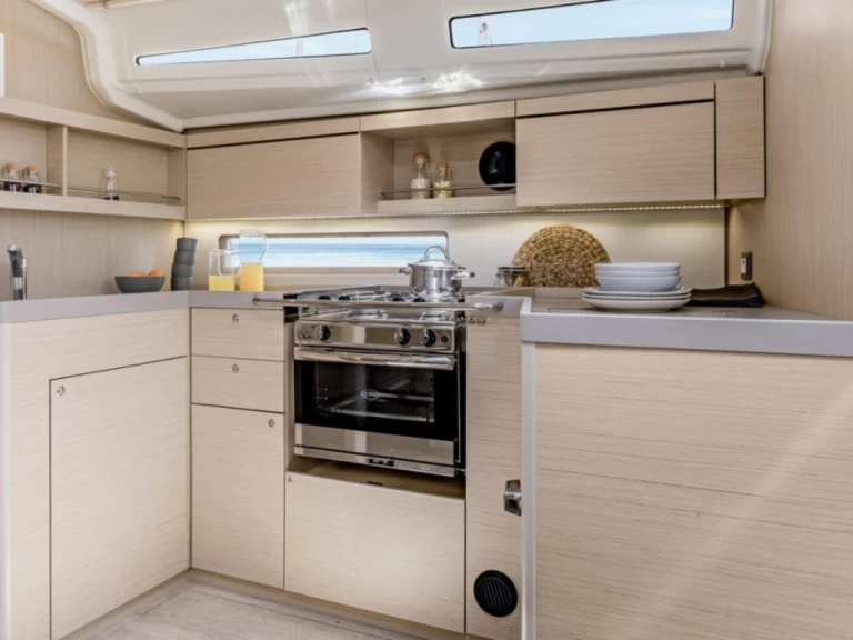 Alquiler de barcos Le Marin barato de OCEANIS 40.1