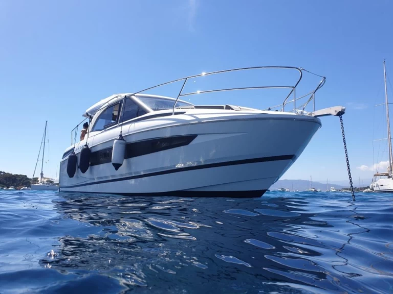 Alquiler de embarcaciones Jeanneau Leader 33 Sportop enSaint-Laurent-du-Var en Samboat