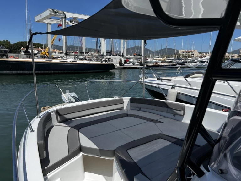 Alquiler de Jeanneau Cap Camarat 9.0 CC en Cogolin