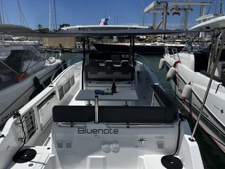 Alquiler de embarcaciones Jeanneau Cap Camarat 9.0 CC enCogolin en Samboat