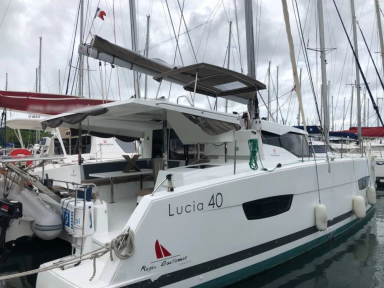 Alquiler de Fountaine Pajot Lucia 40 en Le Marin