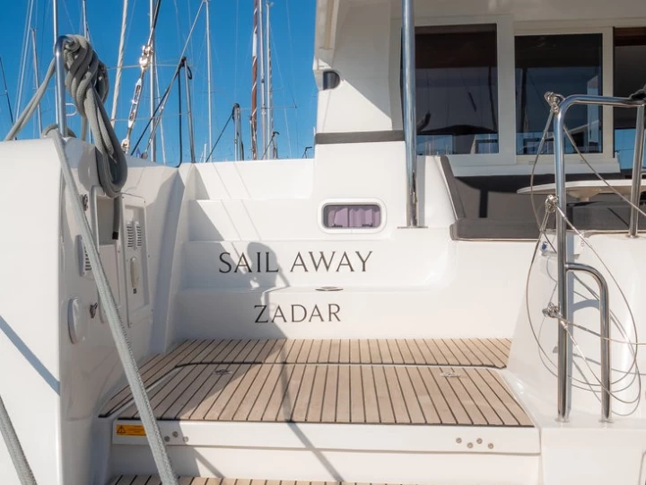 Alquiler de barcos Biograd na Moru barato de Lagoon 40