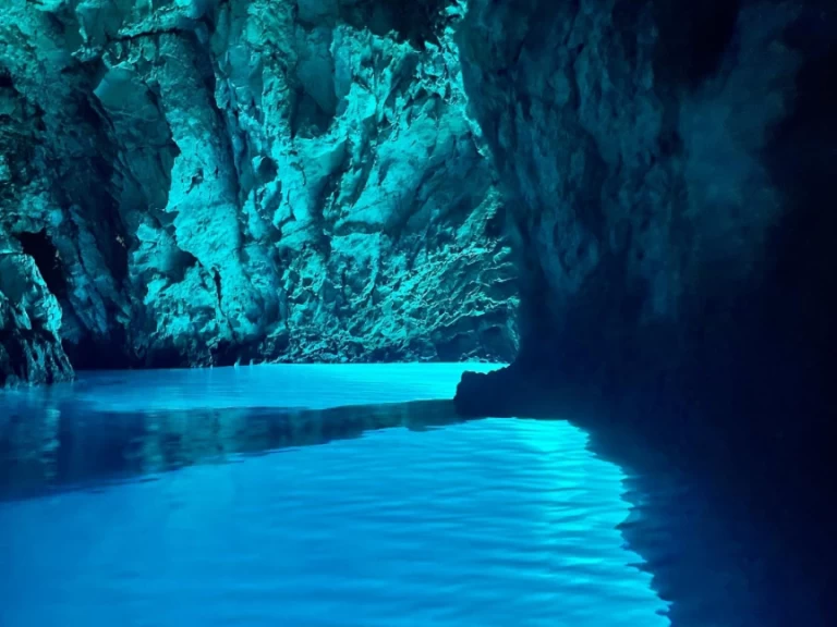 Alquiler de embarcaciones Nuova Jolly Prince 25 enMilna en Samboat