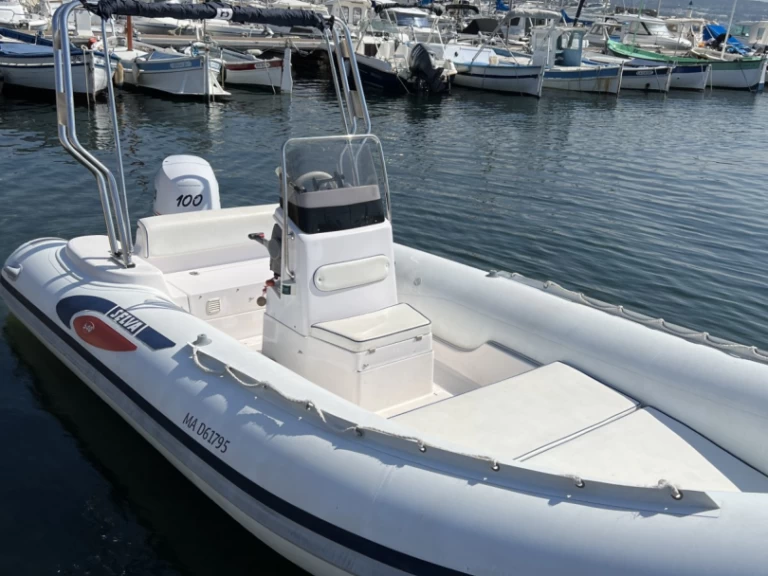 Alquiler Neumática Selva con o sin  título de navegación