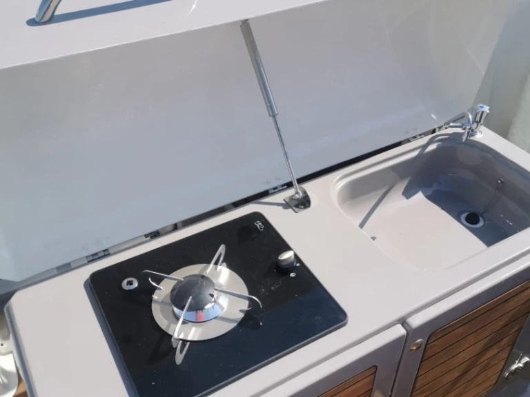 Alquiler de embarcaciones Atlantic 730 Sun Cruiser enOpatija en Samboat