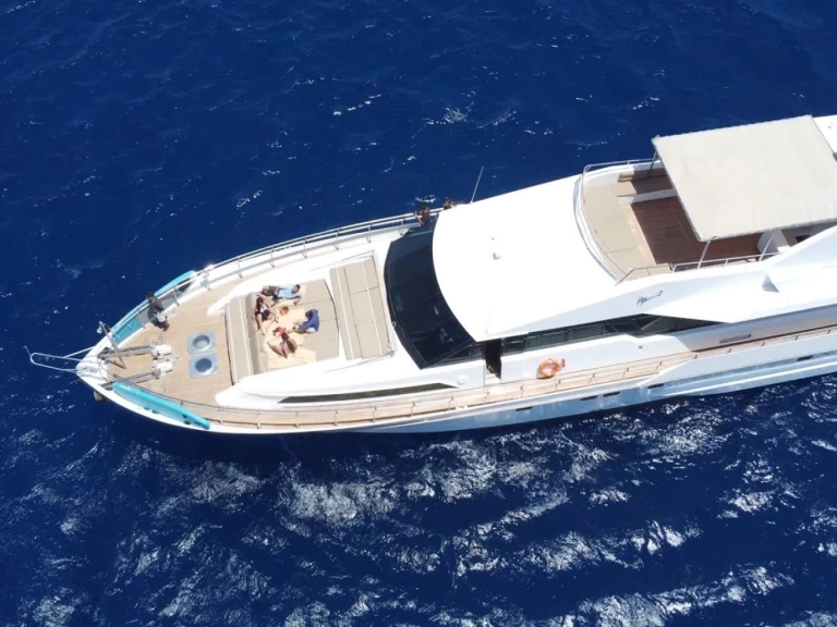Alquiler Yate de lujo Tecnomarine con o sin  título de navegación