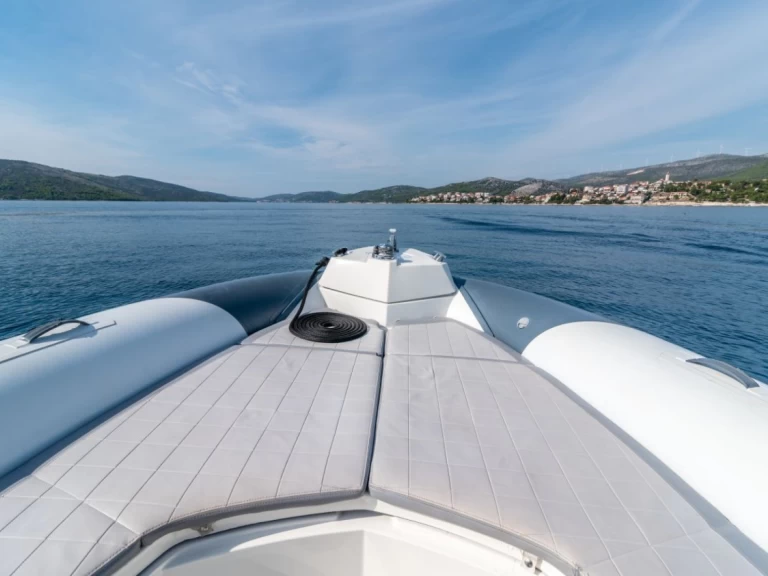 Alquiler de barcos Trogirski Zaliv barato de Dynamic 790 pro