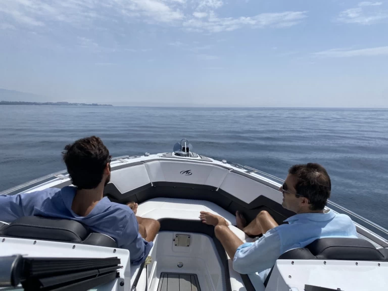 Alquiler Lancha Monterey con o sin  título de navegación